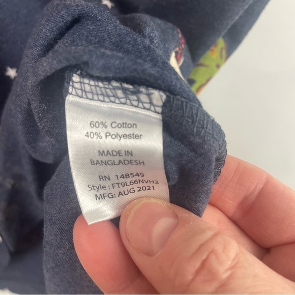 Free Planet NWOT Men's Short Sleeve Christmas T-Shirt Hawaiian Hula Santa Small - Picture 9 of 11